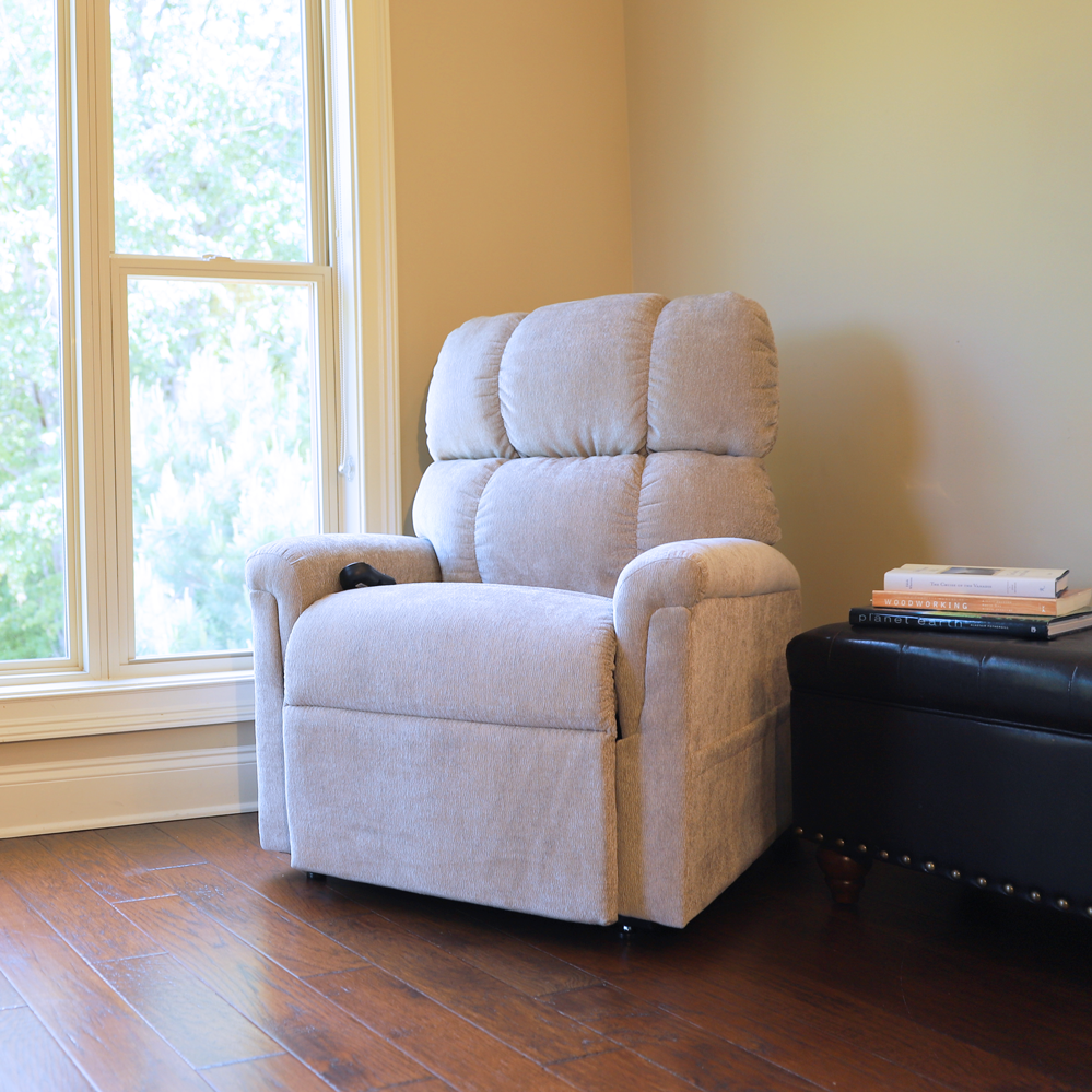 Golden Comforter PR-535 with MaxiComfort Lift Chair